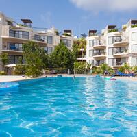 Residence pool 02