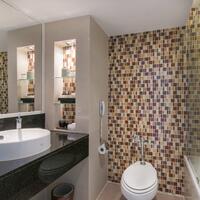 tropical deluxe block m bathroom