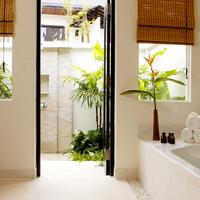 Deluxe Bathroom