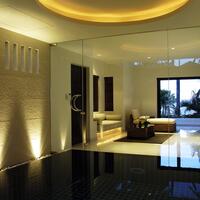 Junior Pool Suite Living3