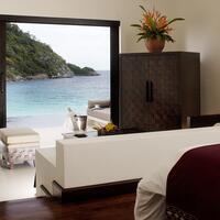 Grand Pool Suite bedroom