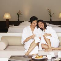 Grand Pool Suite living area2