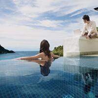 Grand Pool Suite swimming pool