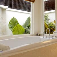 Grand Deluxe Villa bathroom2