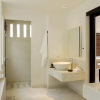 Grand Deluxe Villa bathroom