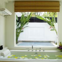 Grand Deluxe Pool Villa bathroom